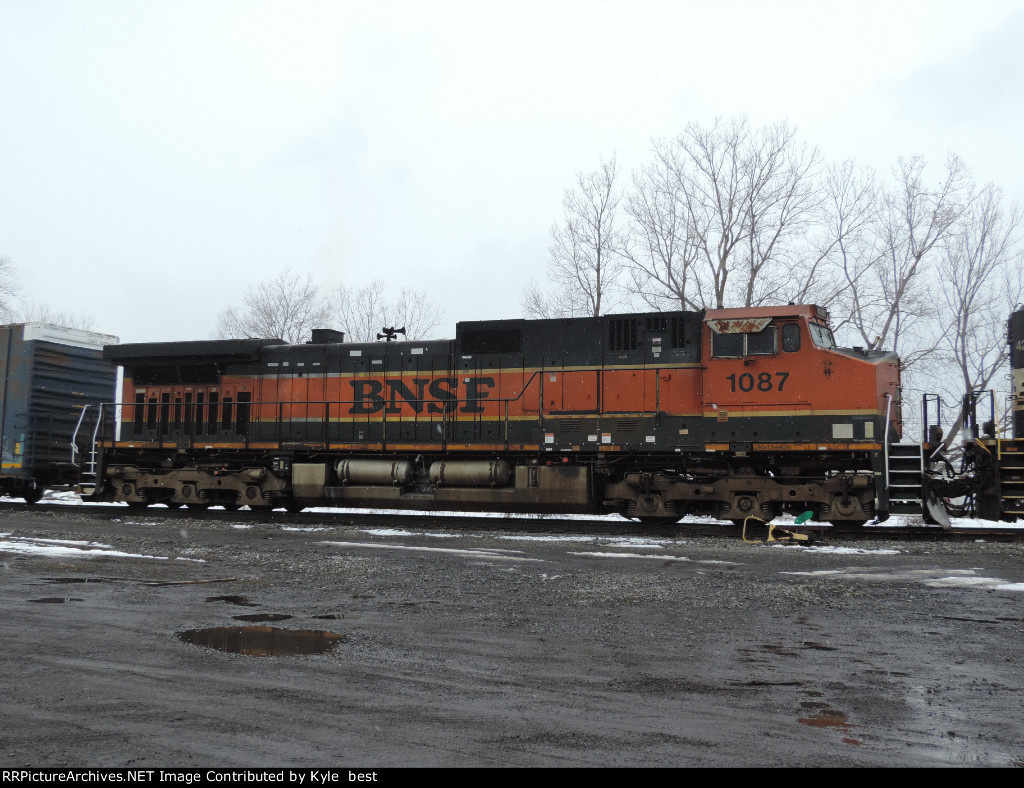 BNSF 1087